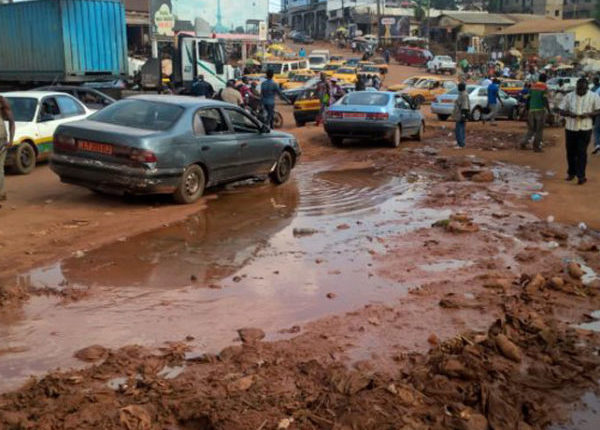 Etat-des-routes-en-saison-de-pluie-véritable-casse-tête-pour-les-usagers-600×500